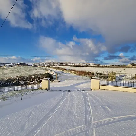 Hillhead's Sea View Escape Ferienhaus Moville