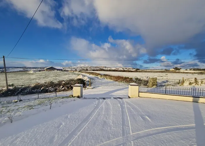 Hillhead's Sea View Escape Ferienhaus Moville