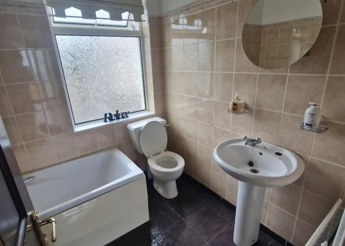 Hillhead's Sea View Escape